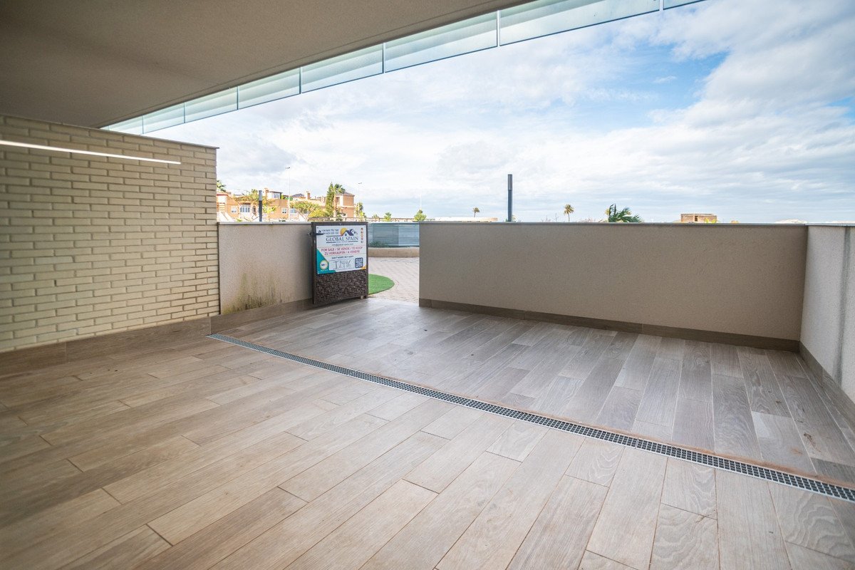 2 Bed Ground Floor Apartment in Playa Honda