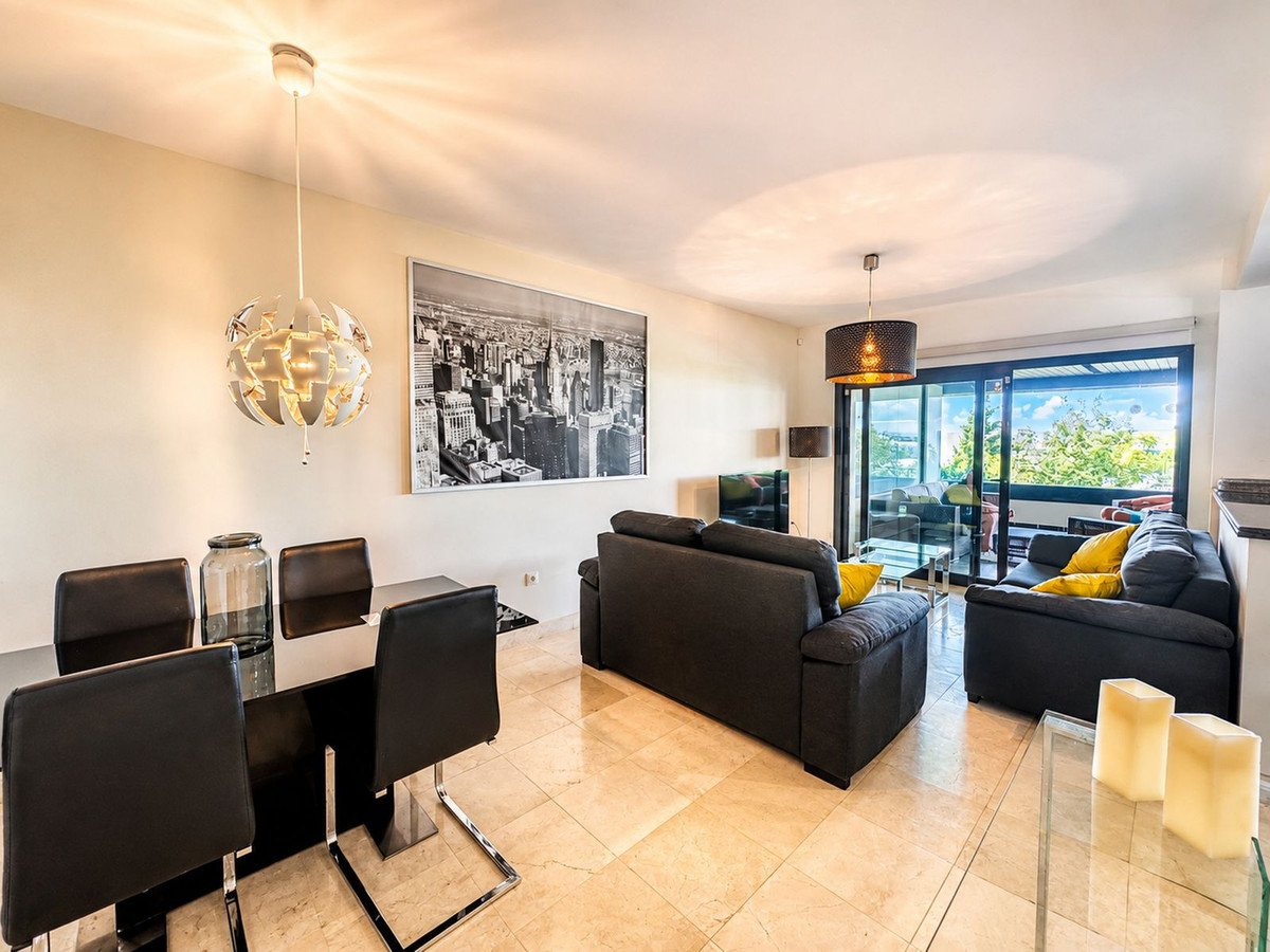 2 Bed Middle Floor Apartment in Los Flamingos