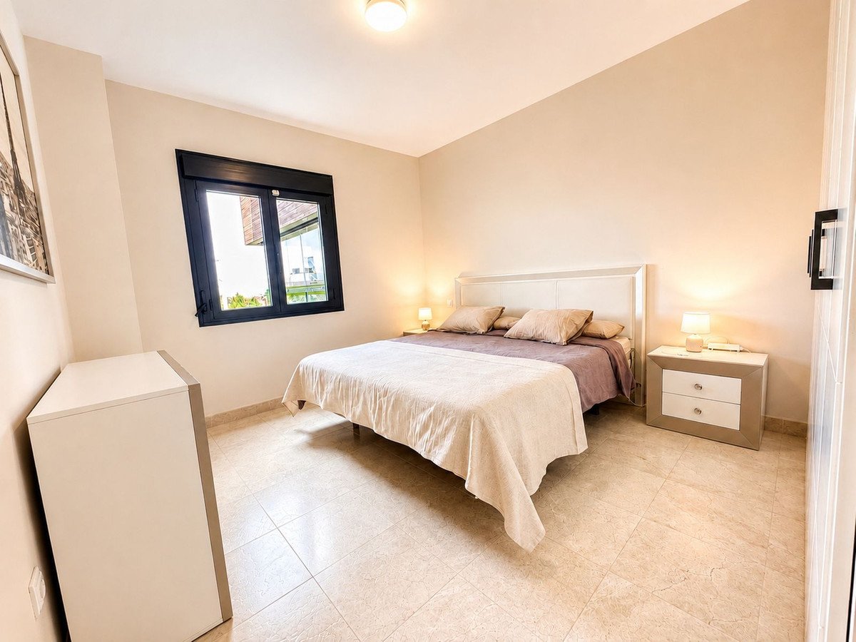 2 Bed Middle Floor Apartment in Los Flamingos