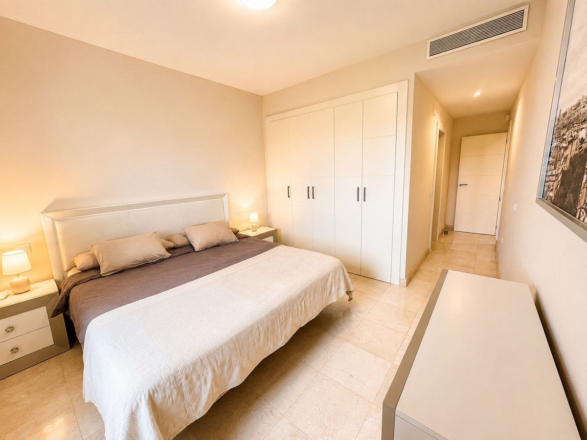 2 Bed Middle Floor Apartment in Los Flamingos