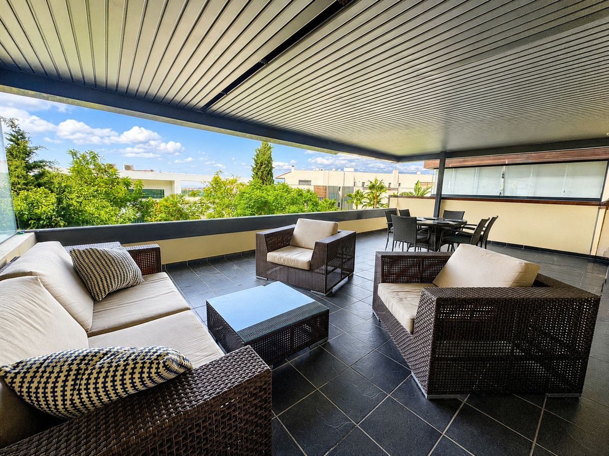 2 Bed Middle Floor Apartment in Los Flamingos