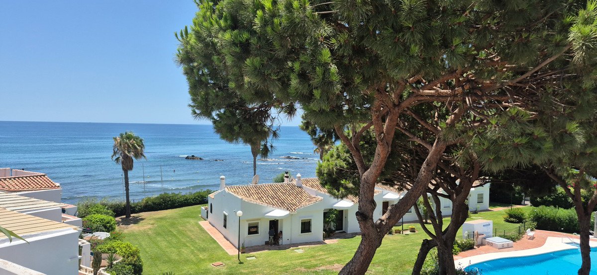 2 Bed Middle Floor Apartment in Mijas