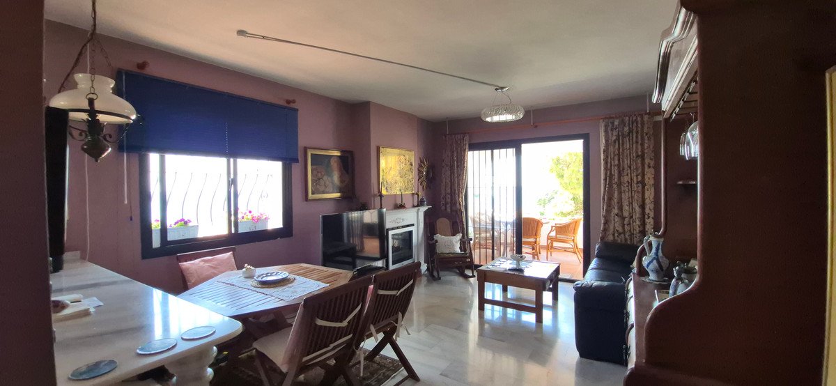 2 Bed Middle Floor Apartment in Mijas