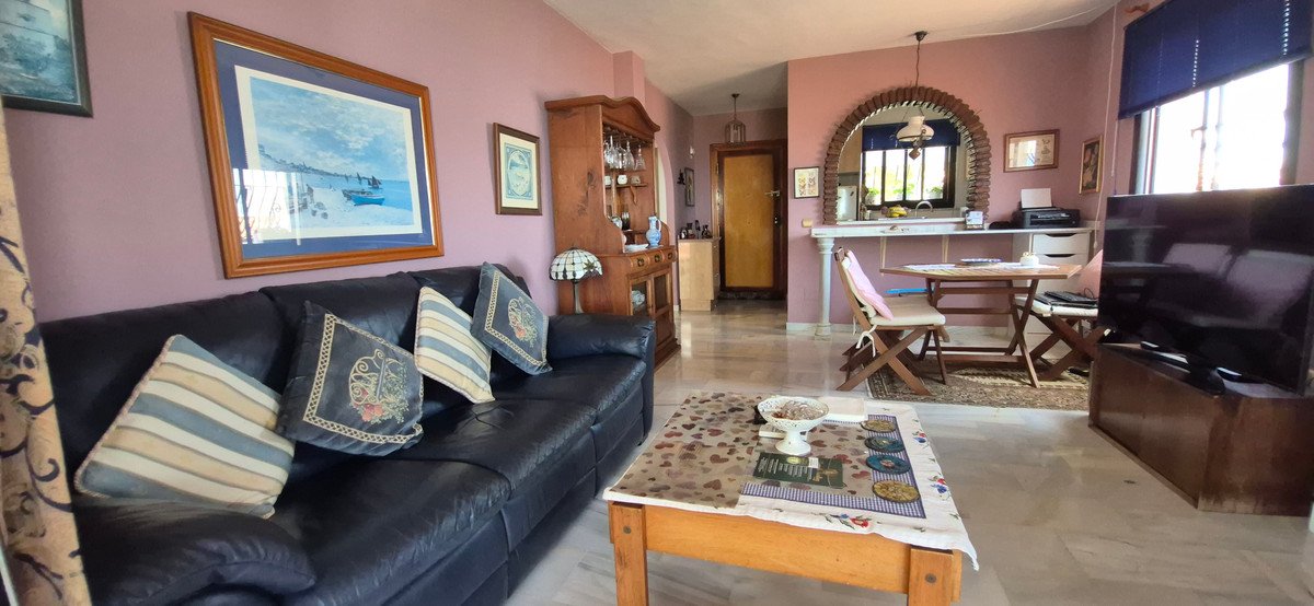 2 Bed Middle Floor Apartment in Mijas
