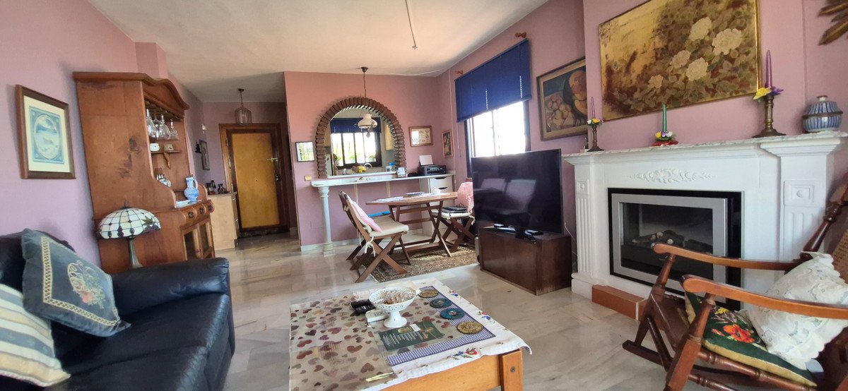 2 Bed Middle Floor Apartment in Mijas