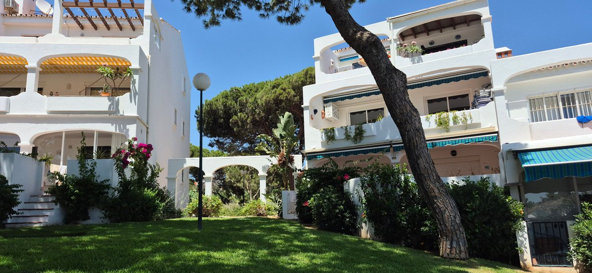 2 Bed Middle Floor Apartment in Mijas