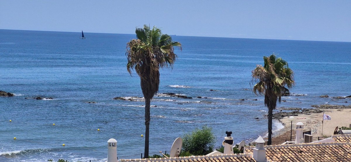2 Bed Middle Floor Apartment in Mijas