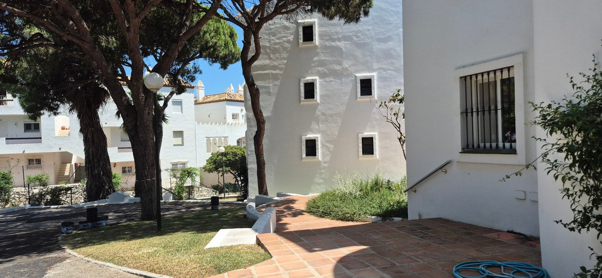 2 Bed Middle Floor Apartment in Mijas