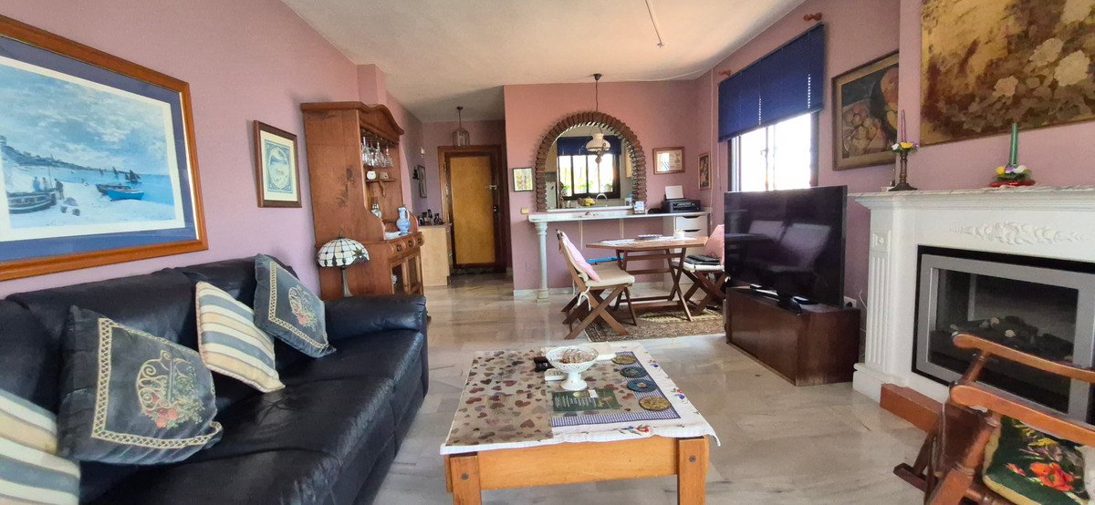 2 Bed Middle Floor Apartment in Mijas