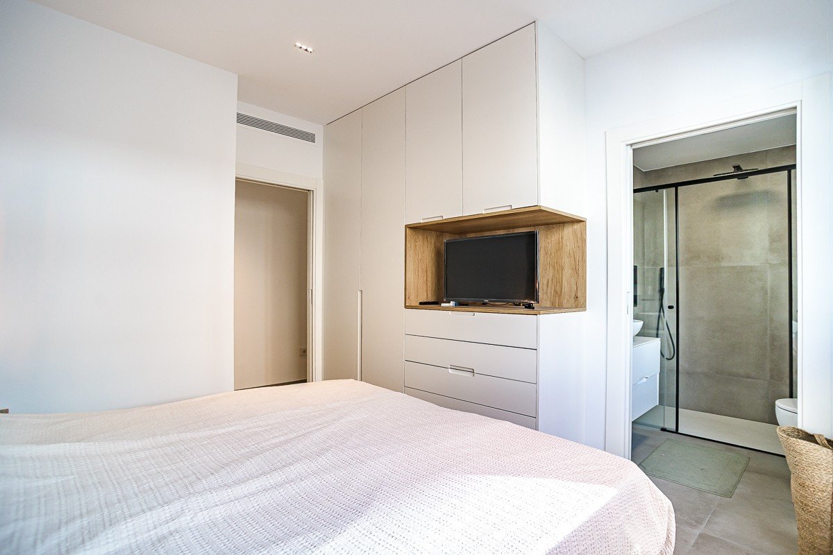 3 Bed Middle Floor Apartment in Lo Pagan
