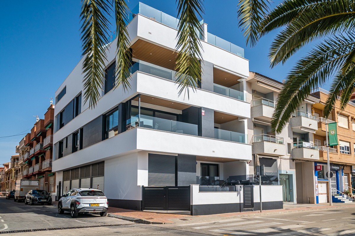 3 Bed Middle Floor Apartment in Lo Pagan