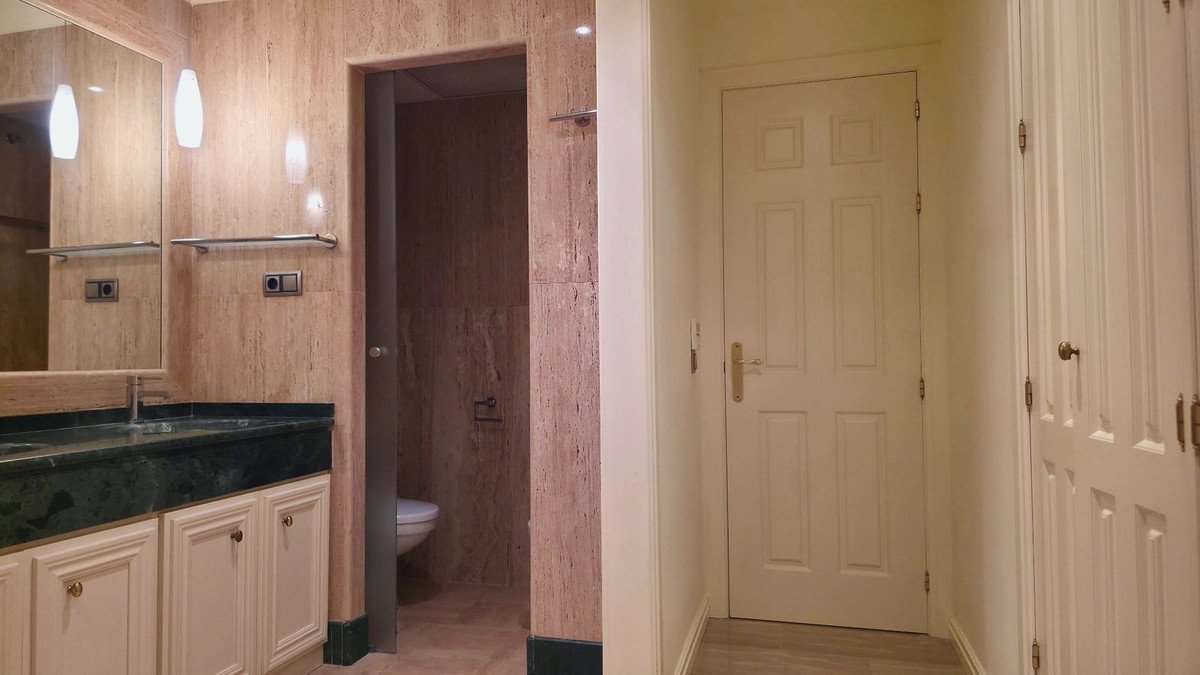 2 Bed Middle Floor Apartment in Sierra Blanca