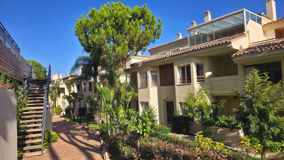 2 Bed Middle Floor Apartment in Sierra Blanca