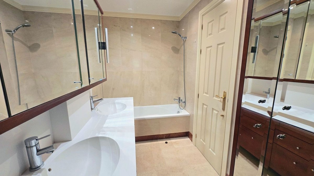 2 Bed Middle Floor Apartment in Sierra Blanca