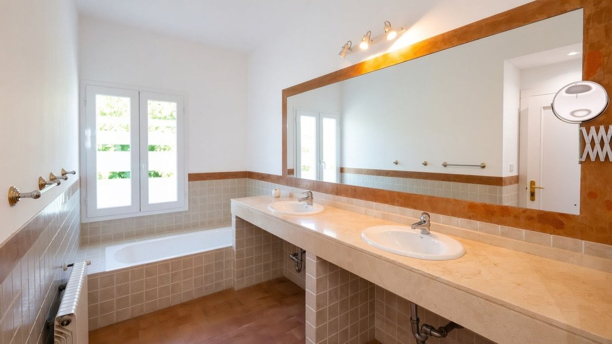 5 Bed Detached Villa in Sotogrande Costa