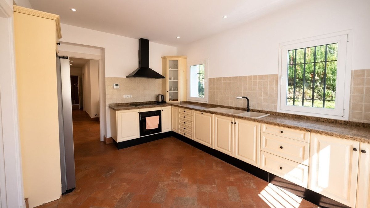 5 Bed Detached Villa in Sotogrande Costa