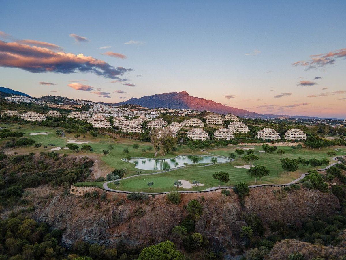 4 Bed Ground Floor Apartment in Benahavís