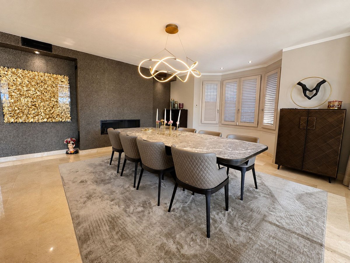 6 Bed Detached Villa in Los Flamingos