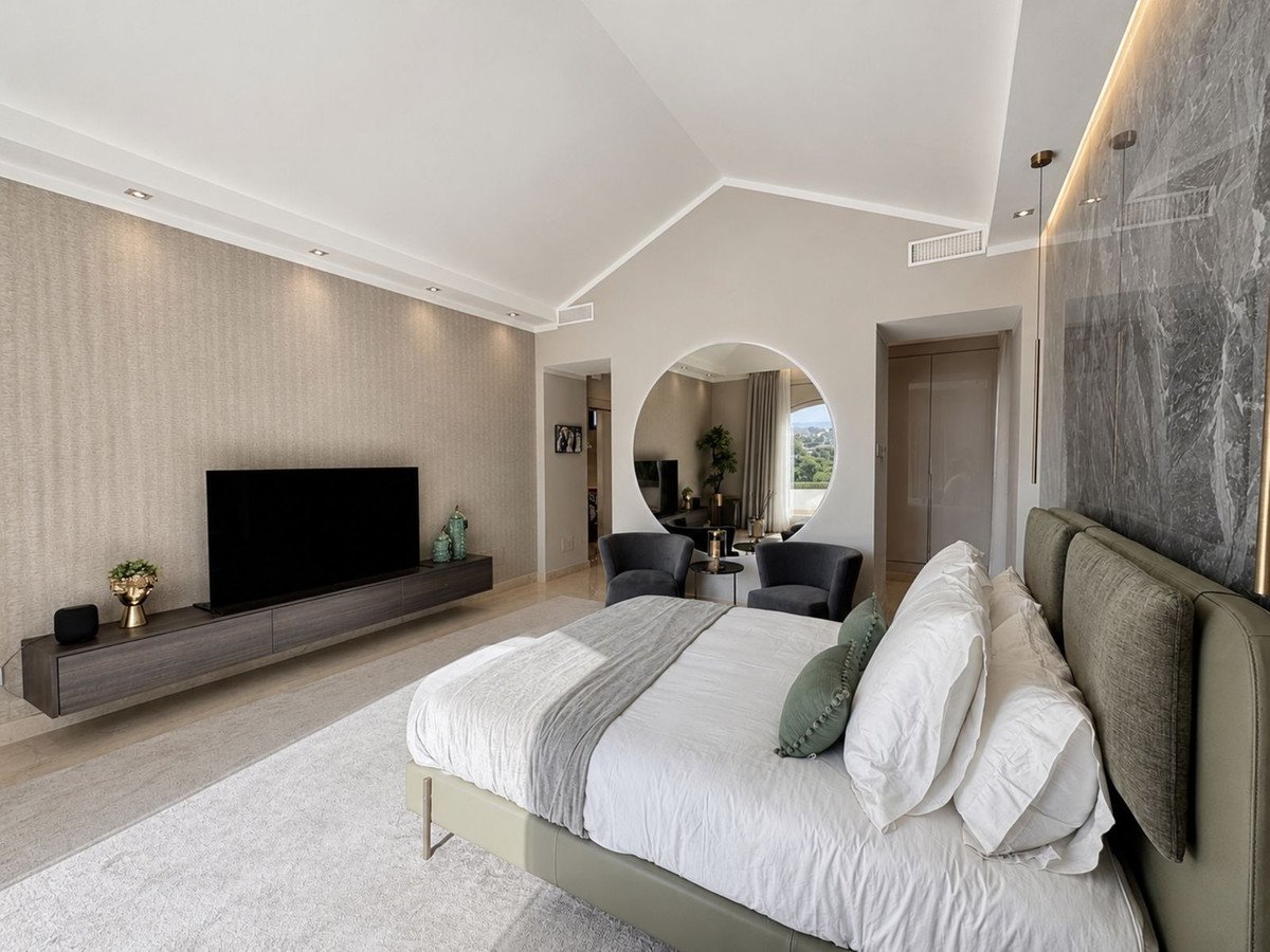 6 Bed Detached Villa in Los Flamingos