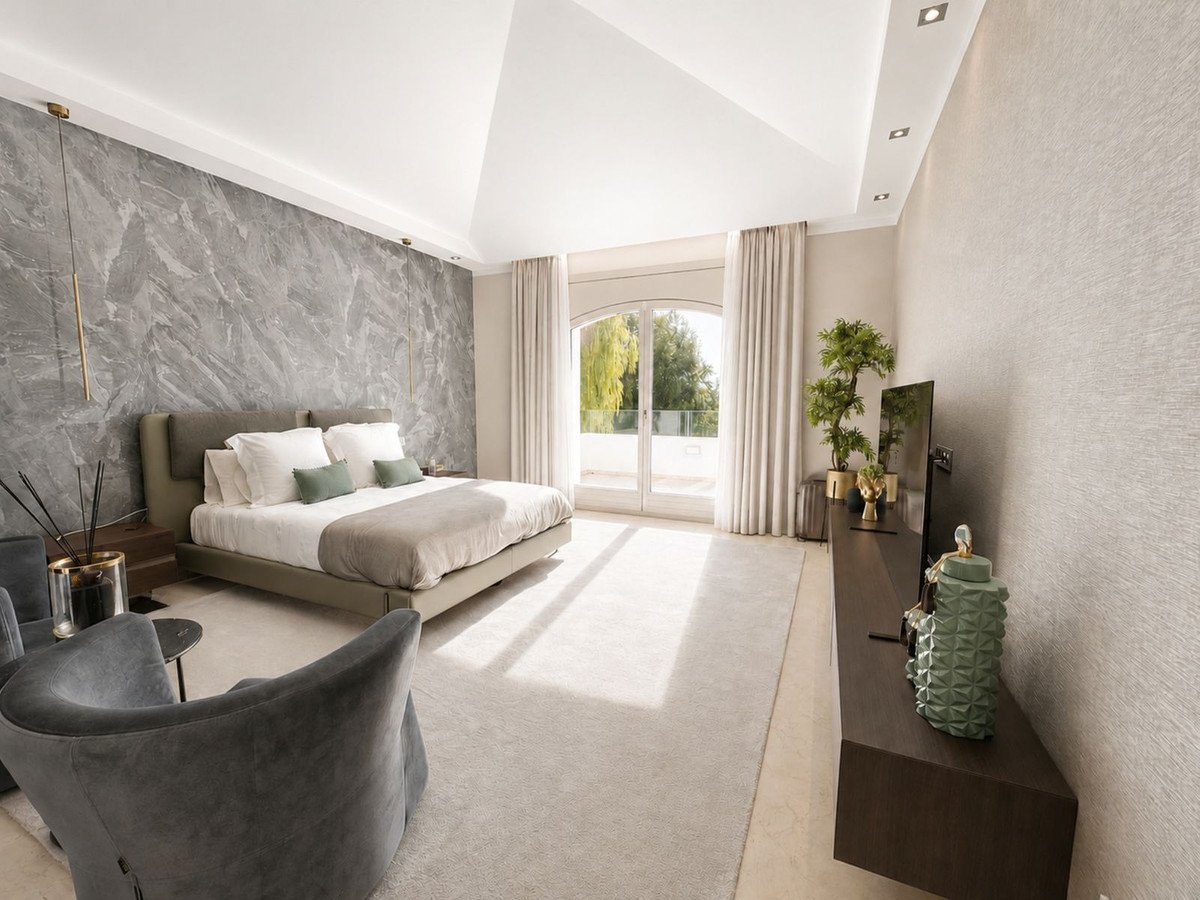 6 Bed Detached Villa in Los Flamingos