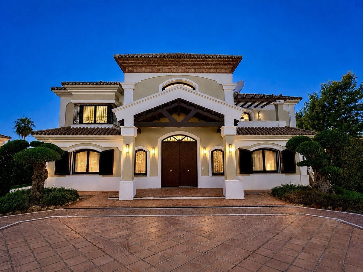 6 Bed Detached Villa in Los Flamingos