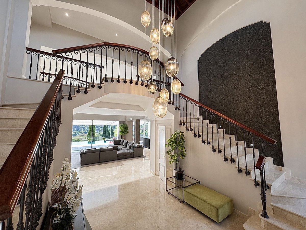 6 Bed Detached Villa in Los Flamingos