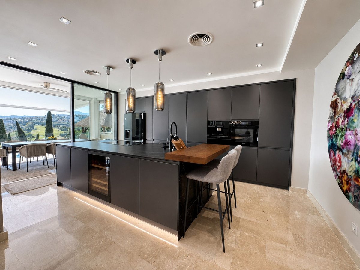 6 Bed Detached Villa in Los Flamingos