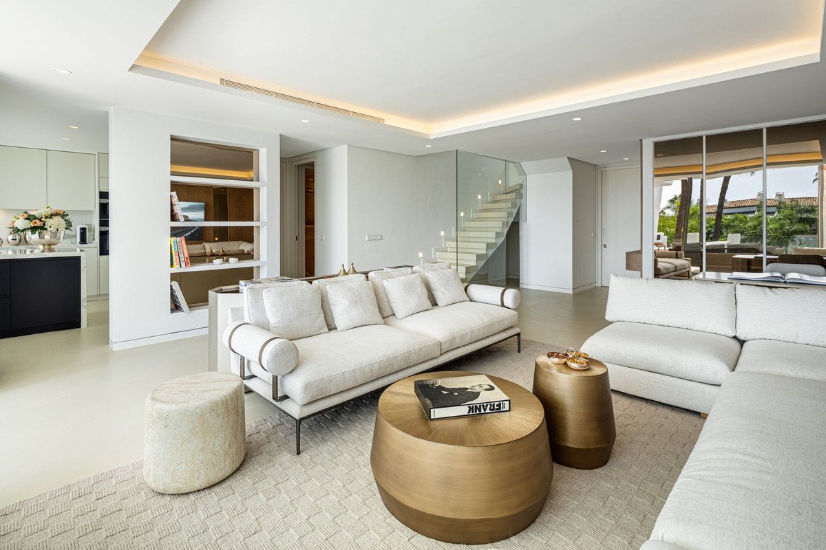 4 Bed Penthouse Duplex in The Golden Mile