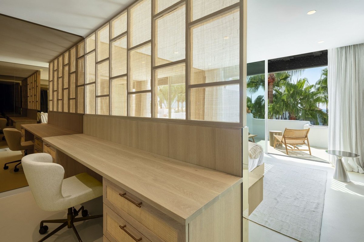 4 Bed Penthouse Duplex in The Golden Mile