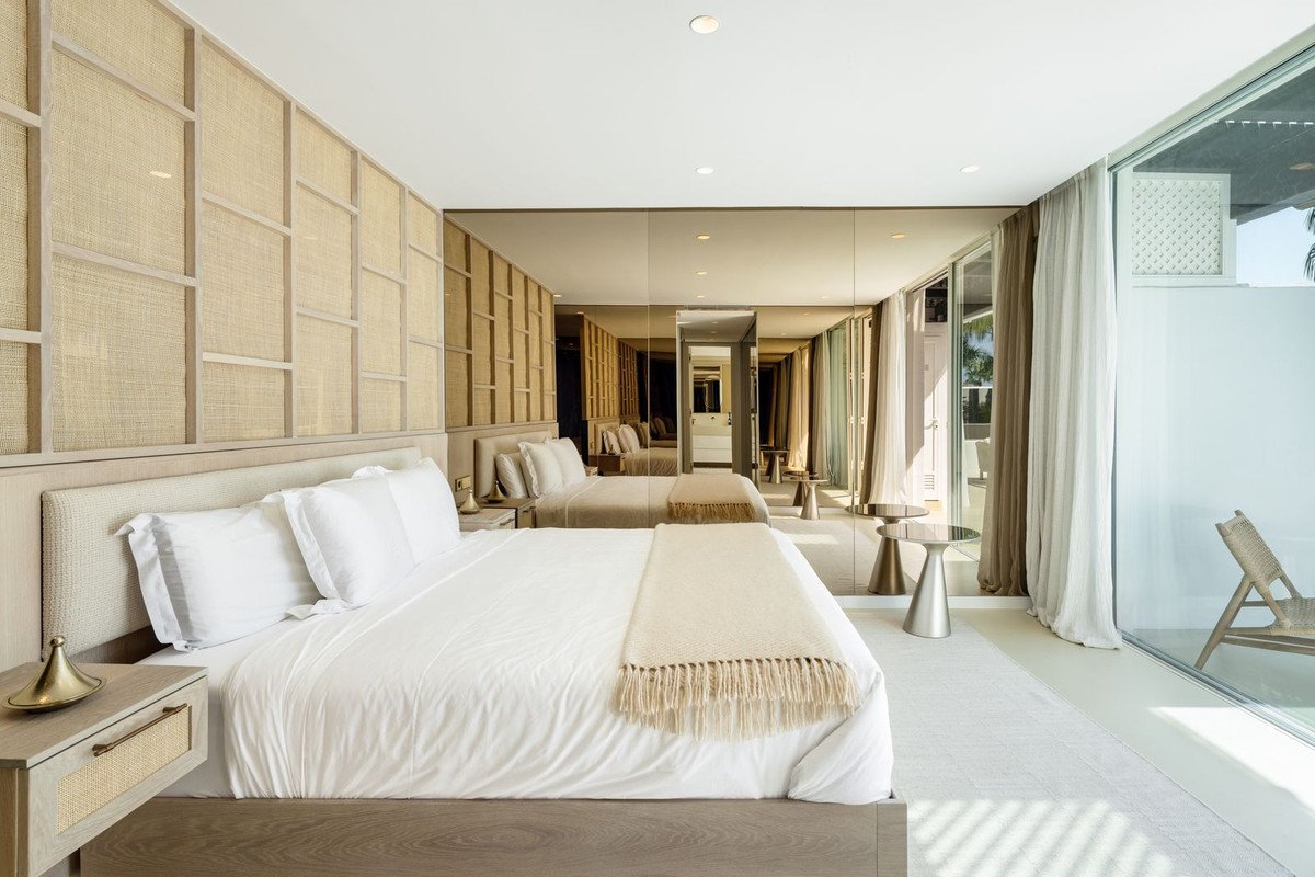 4 Bed Penthouse Duplex in The Golden Mile