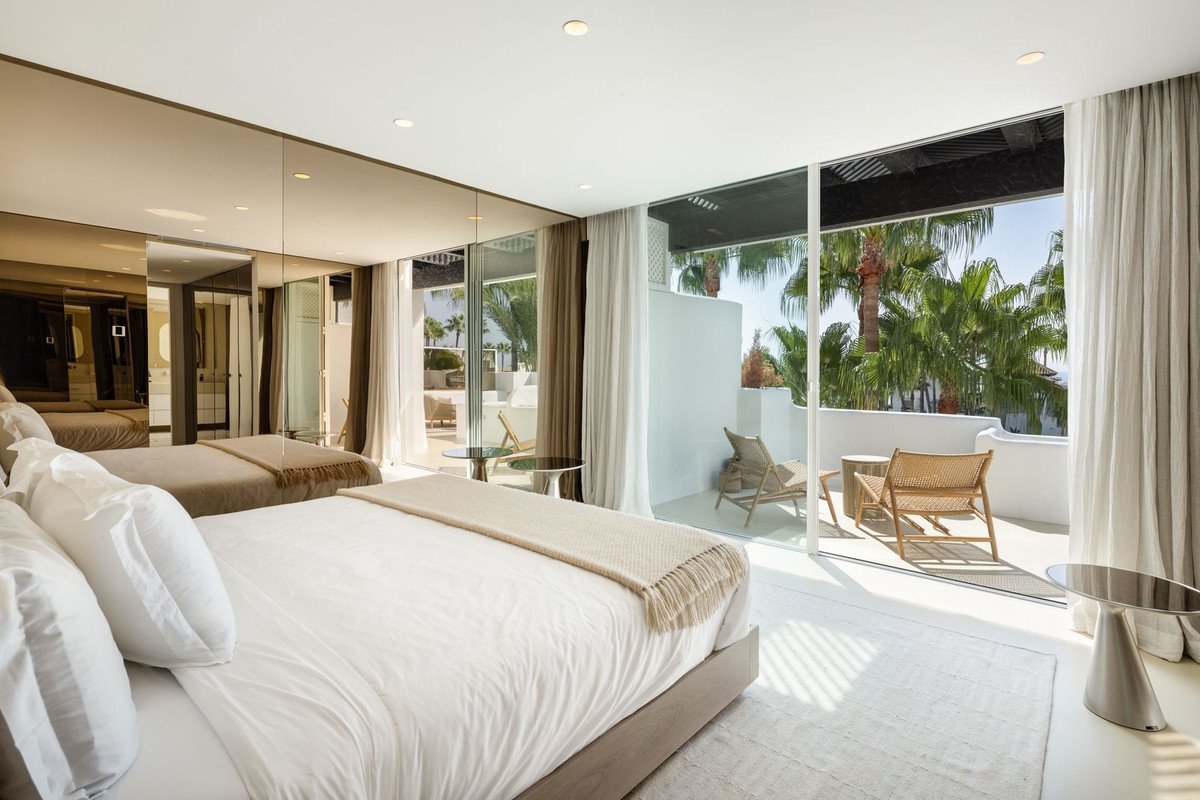 4 Bed Penthouse Duplex in The Golden Mile