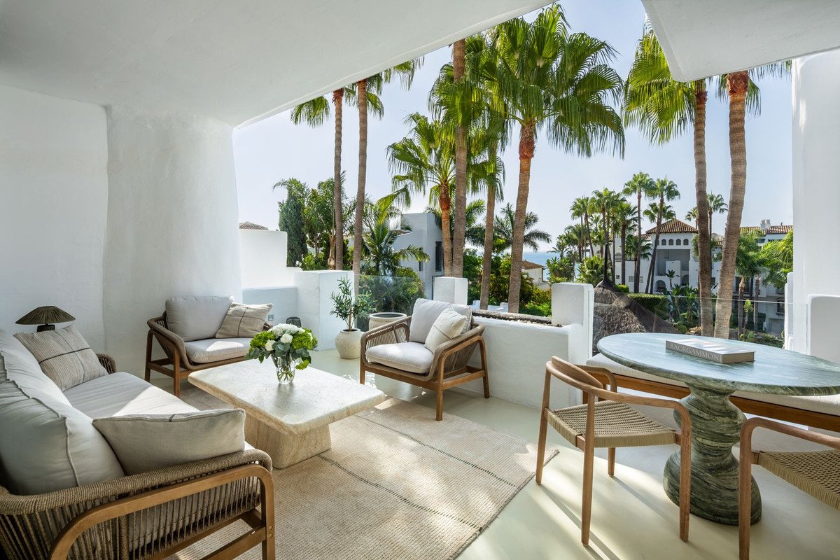 4 Bed Penthouse Duplex in The Golden Mile