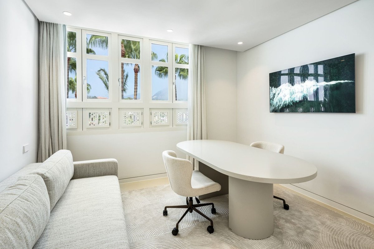4 Bed Penthouse Duplex in The Golden Mile