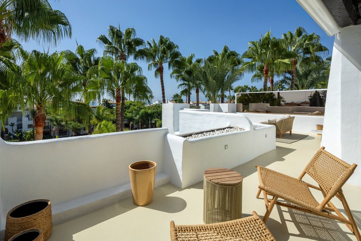 4 Bed Penthouse Duplex in The Golden Mile