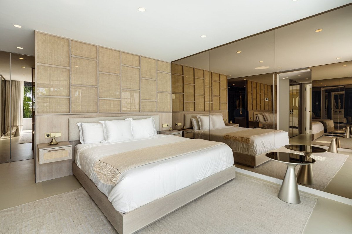 4 Bed Penthouse Duplex in The Golden Mile