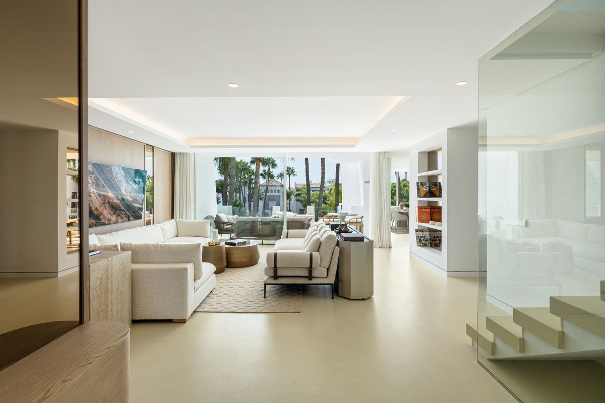 4 Bed Penthouse Duplex in The Golden Mile