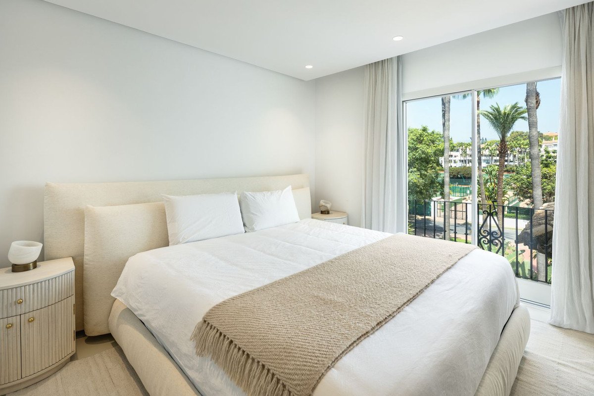 4 Bed Penthouse Duplex in The Golden Mile