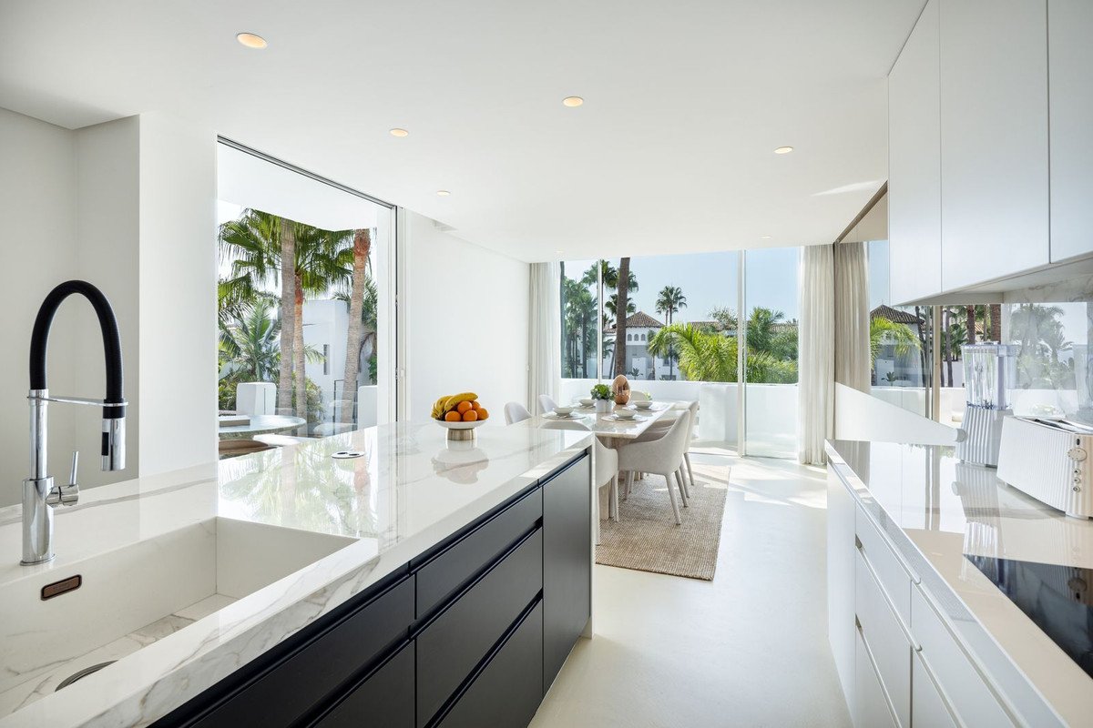 4 Bed Penthouse Duplex in The Golden Mile