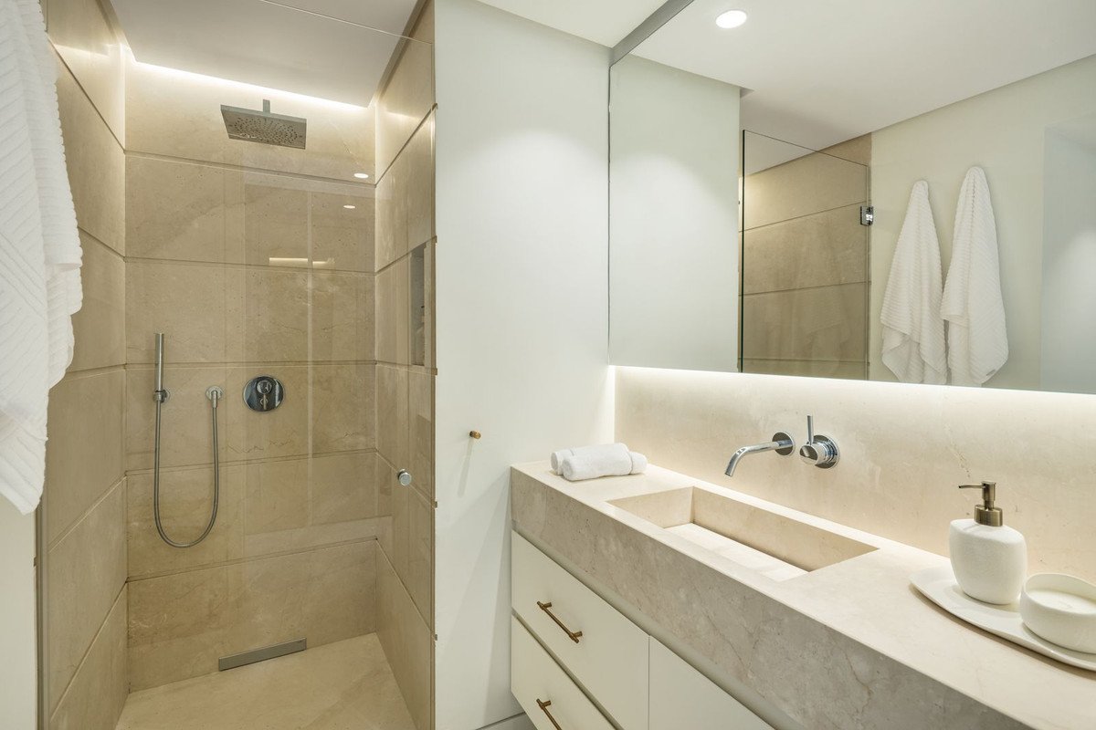 4 Bed Penthouse Duplex in The Golden Mile