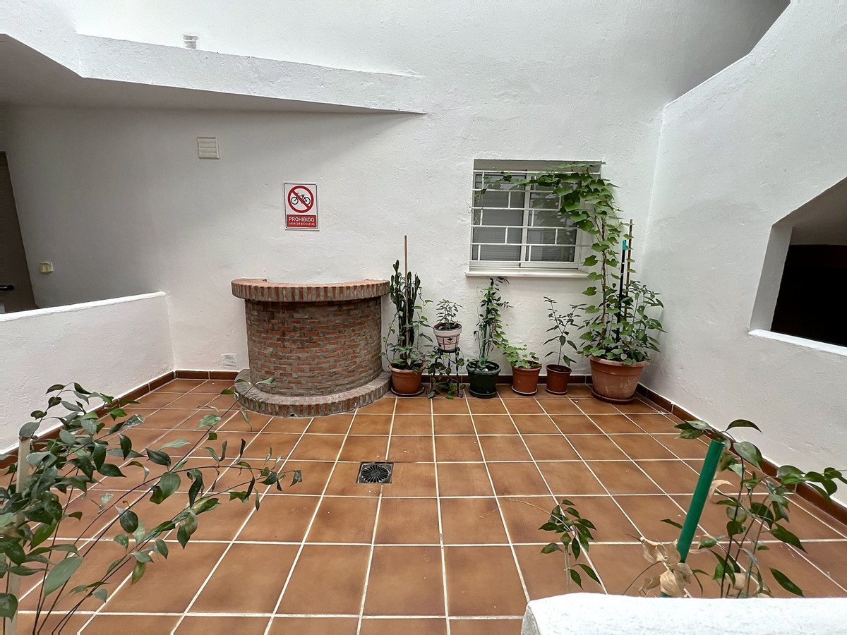 2 Bed Middle Floor Apartment in San Luis de Sabinillas