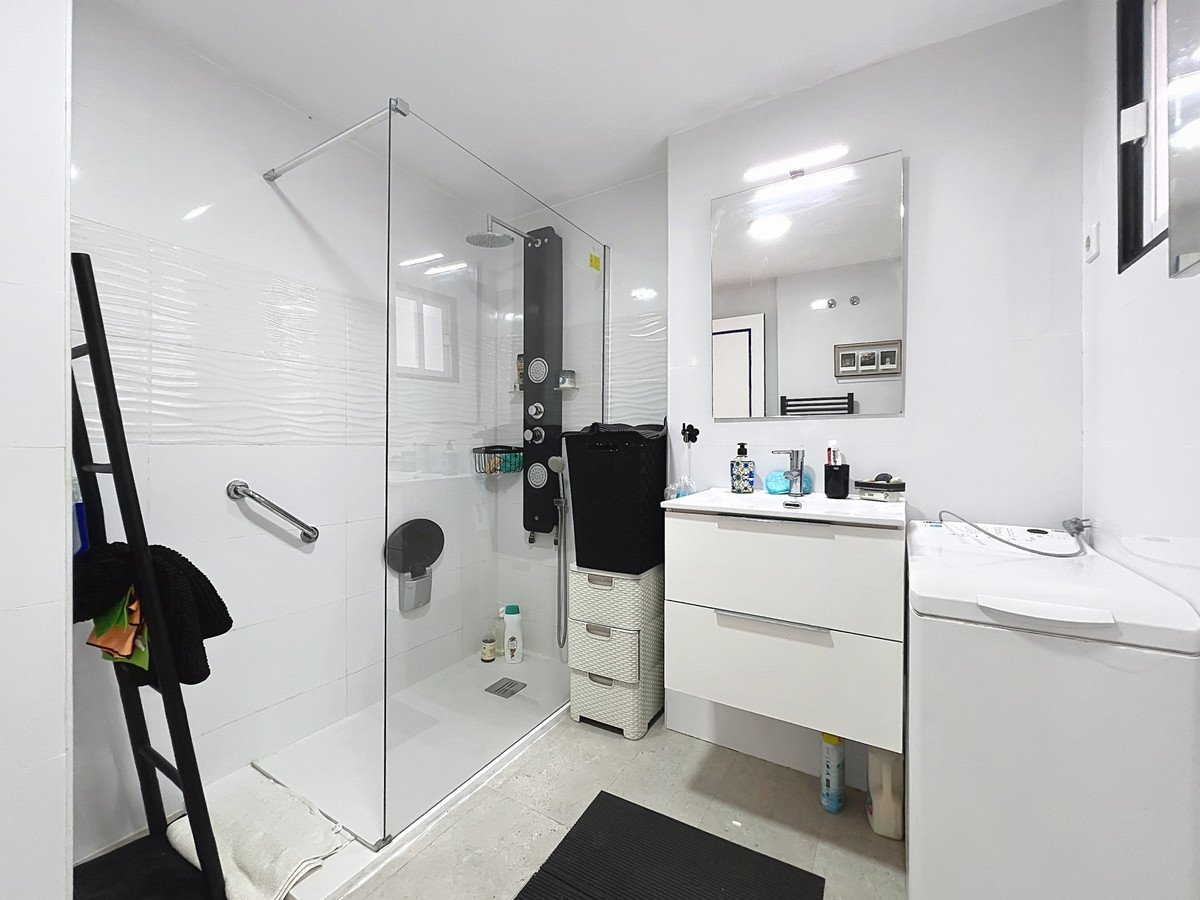2 Bed Middle Floor Apartment in San Luis de Sabinillas