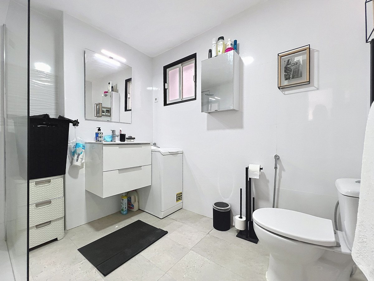 2 Bed Middle Floor Apartment in San Luis de Sabinillas