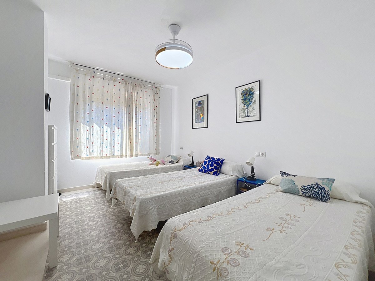 2 Bed Middle Floor Apartment in San Luis de Sabinillas