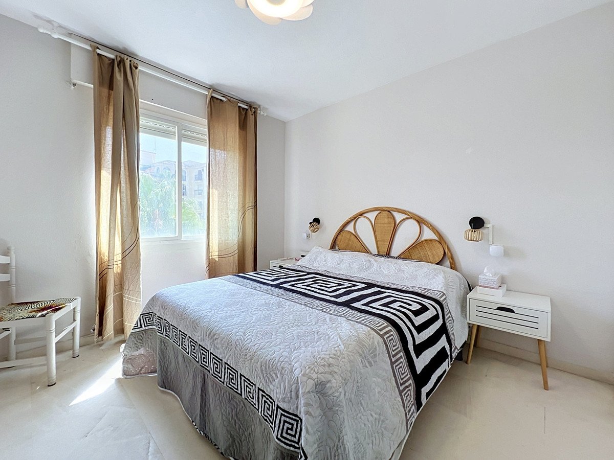 2 Bed Middle Floor Apartment in San Luis de Sabinillas