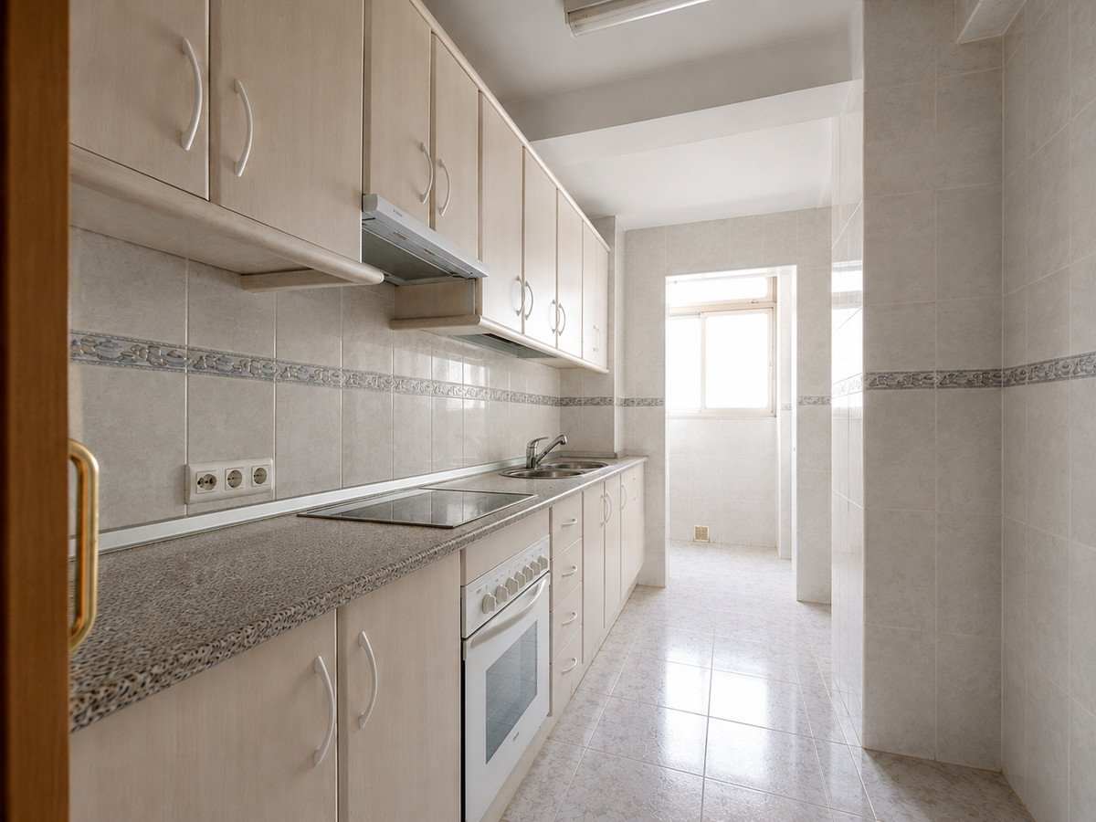 3 Bed Middle Floor Apartment in Estepona