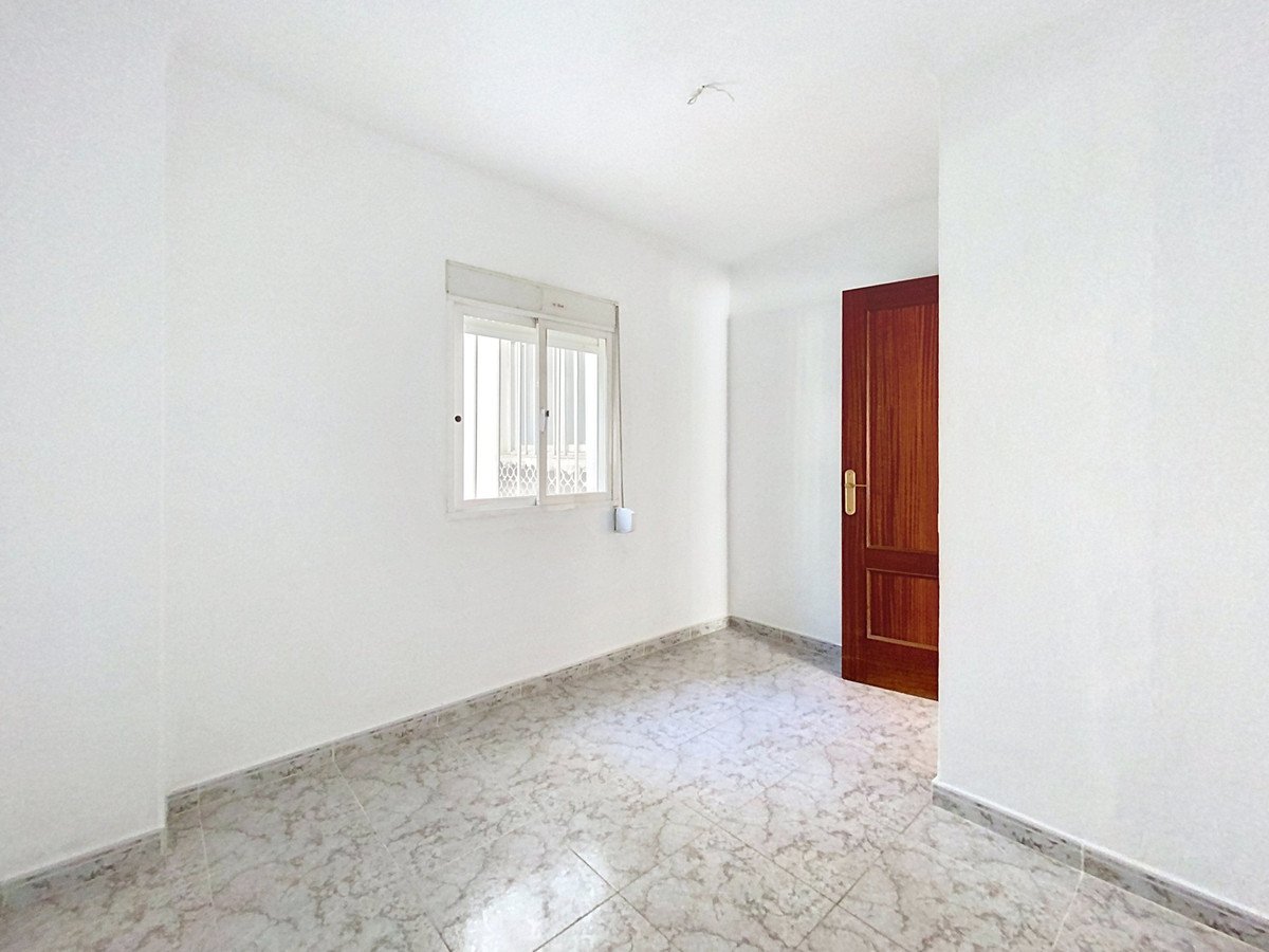3 Bed Middle Floor Apartment in Estepona