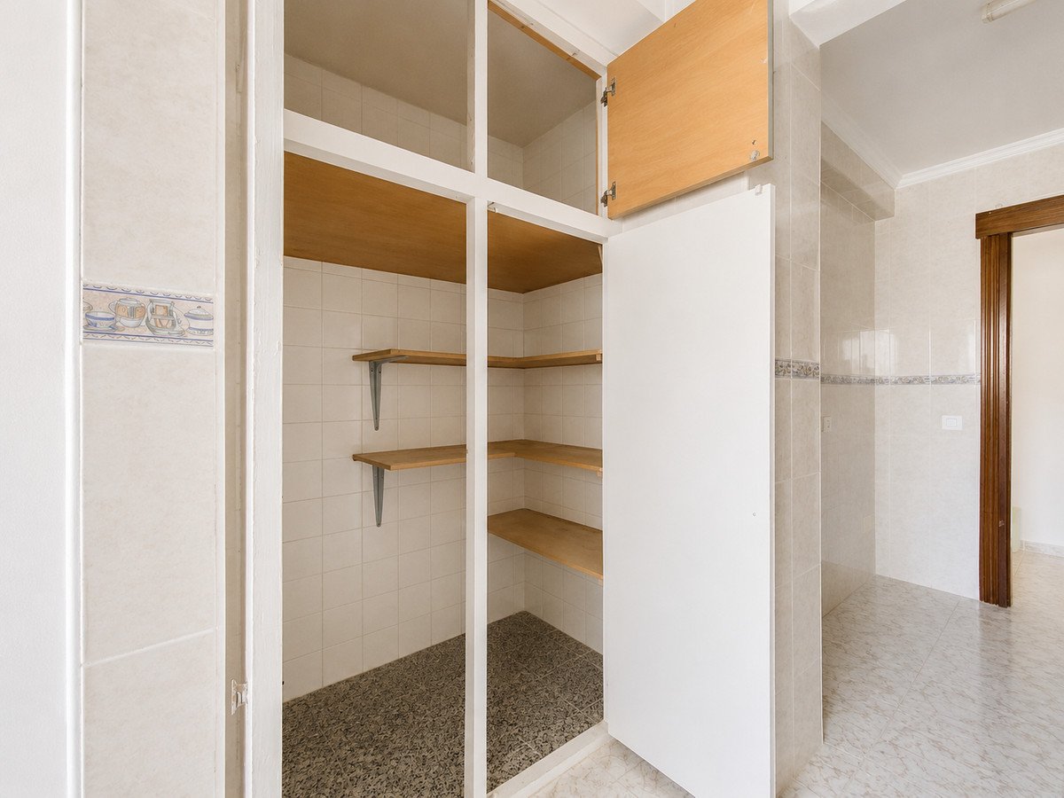 3 Bed Middle Floor Apartment in Estepona
