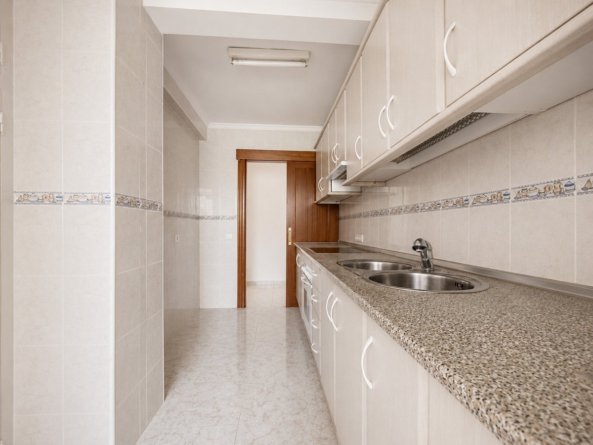 3 Bed Middle Floor Apartment in Estepona