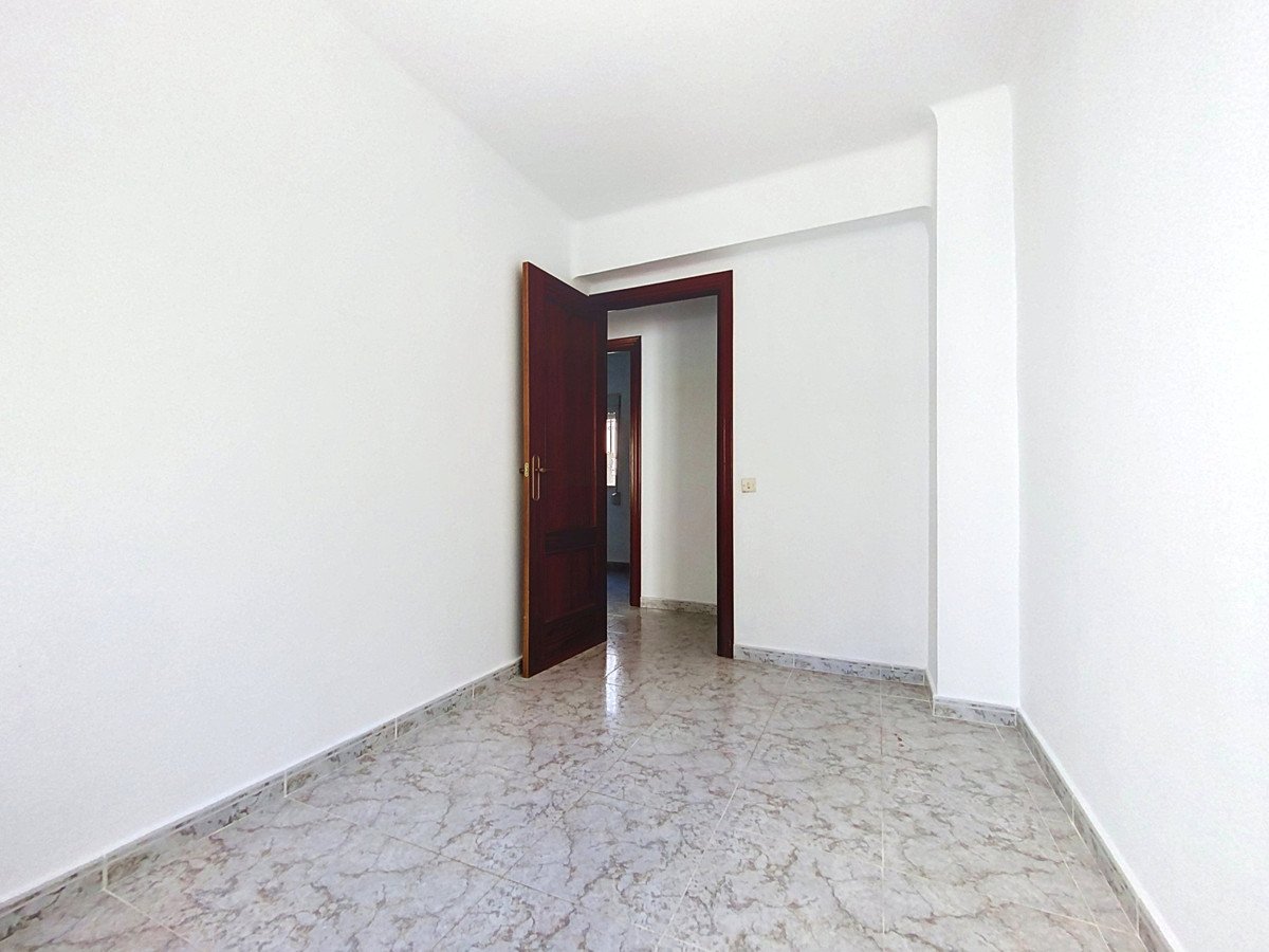 3 Bed Middle Floor Apartment in Estepona