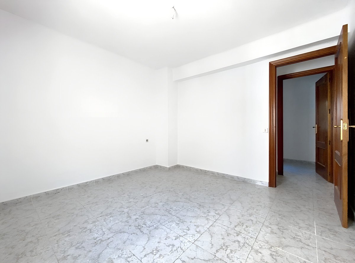 3 Bed Middle Floor Apartment in Estepona
